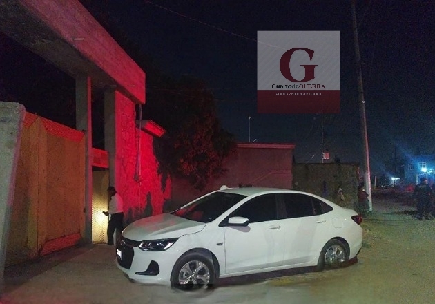 Roban material de la construcción en un inmueble en Ayometla