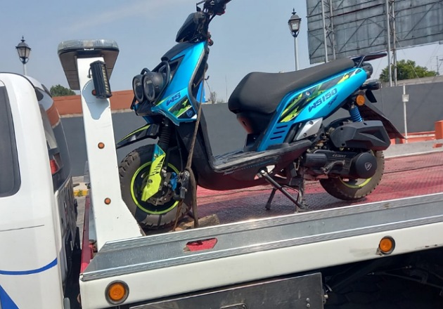 Policía de Chiautempan asegura motocicleta con reporte de robo