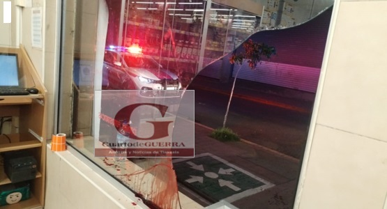 Ebrio ladrón roba caja con dinero de Farmacia Guadalajara en Chiautempan pero es asegurado