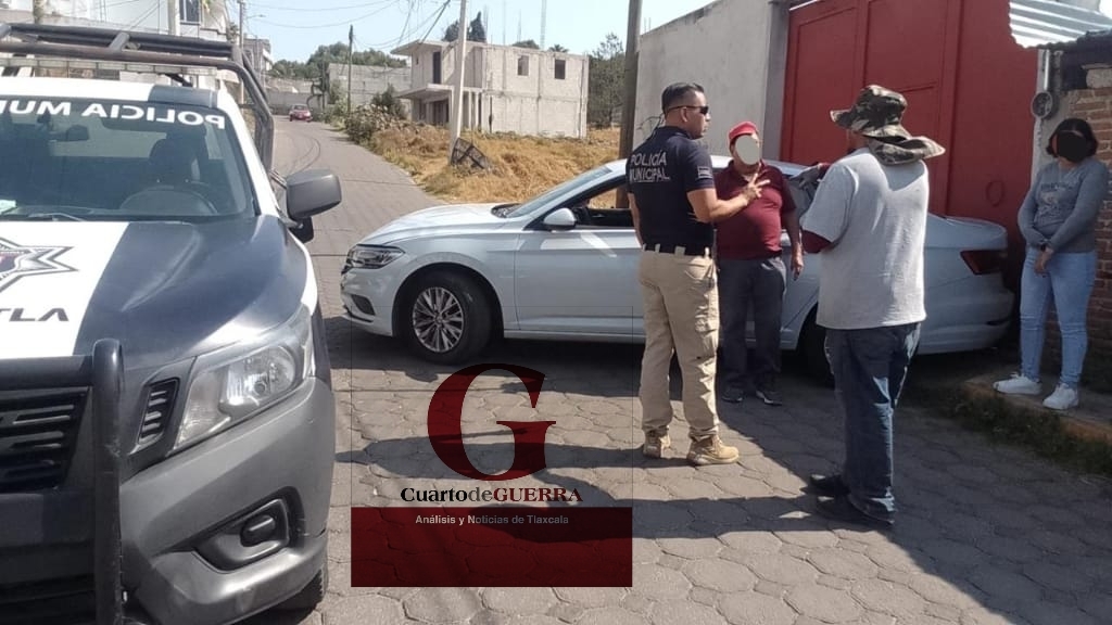 Ebrio conductor causa tres percances y se libra de sanciones, en Papalotla