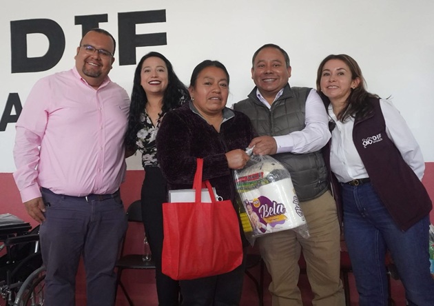 Entregan Javier Rivera Bonilla y DIF Apizaco despensas y aparatos funcionales a personas pertenecientes a grupos vulnerables