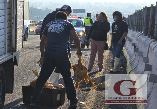 Aparatoso accidente en Periférico de Tlaxcala deja un herido