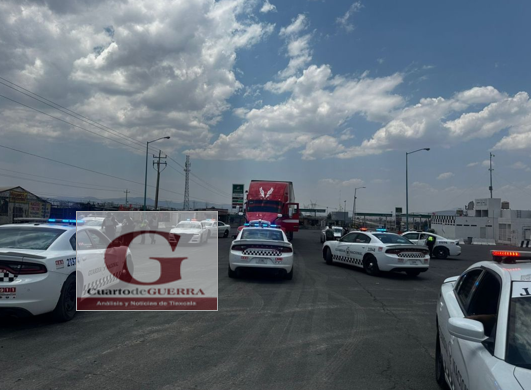 Frustran robo de tráiler con acero en Calpulalpan; detienen a tres implicados