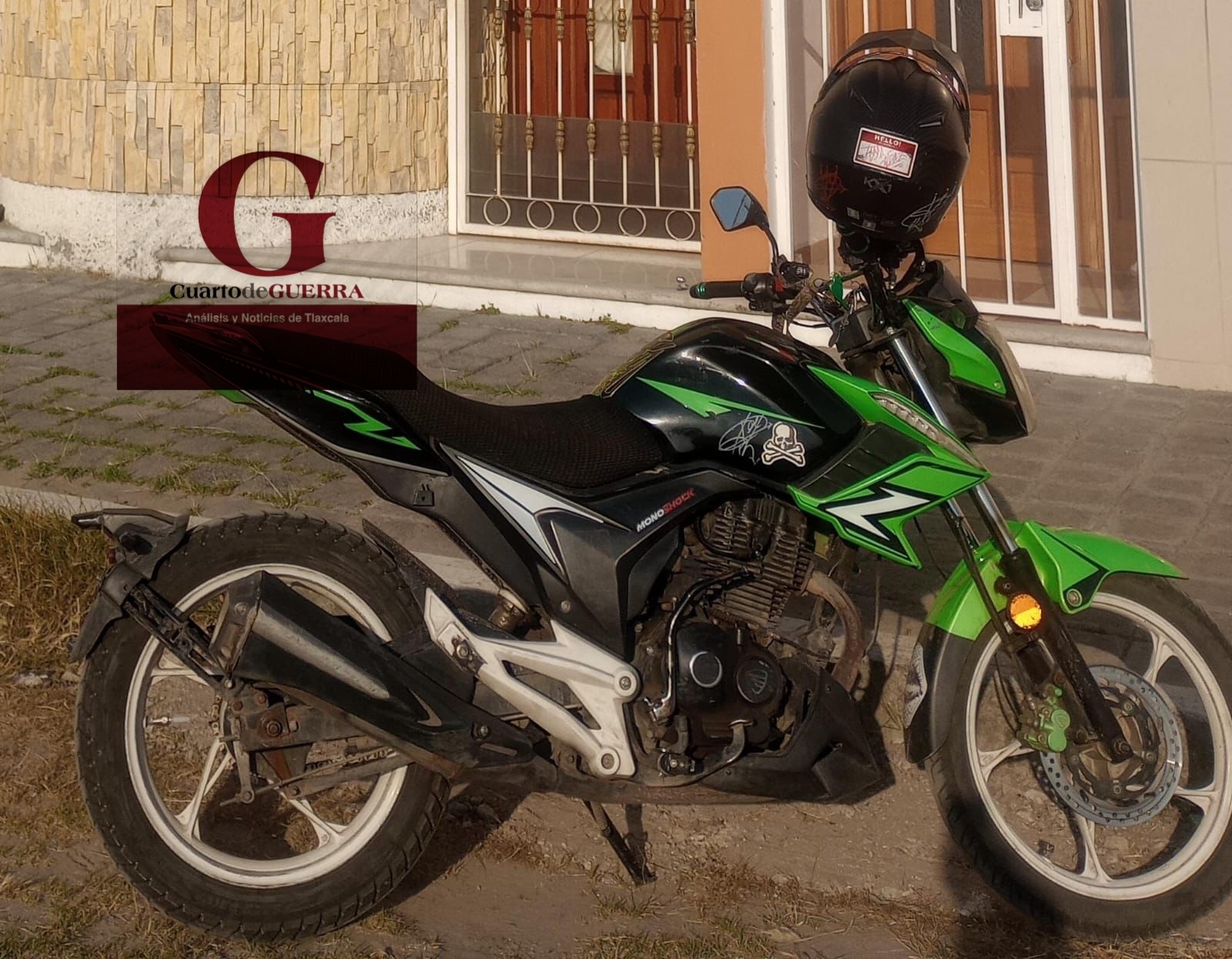 Roban motocicleta con violencia en Totolac; víctima persigue a los asaltantes