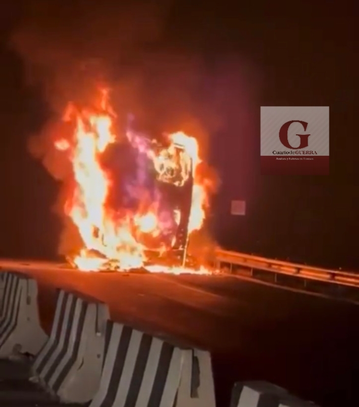 Incendio de autobús en la autopista Amozoc-Perote