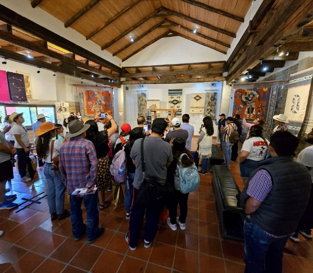 Exhiben textiles de Chiautempan en Cacaxtla