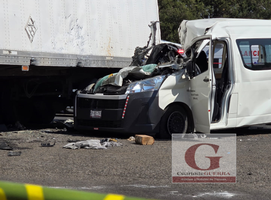 Accidente vial en Tetla cobra una vida y deja varios obreros heridos