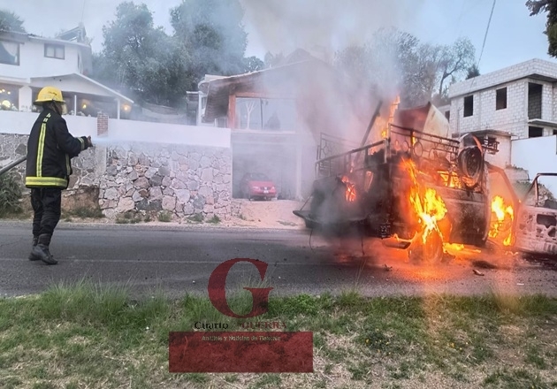 Se incendia camioneta en San José Tetel, Yauhquemehcan