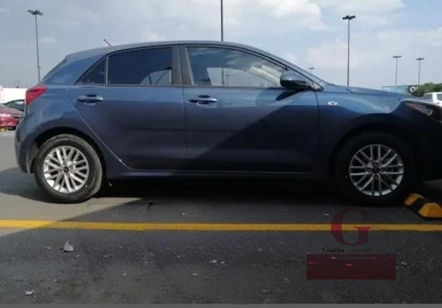 Roban auto a punta de pistola Periférico Tlaxcala