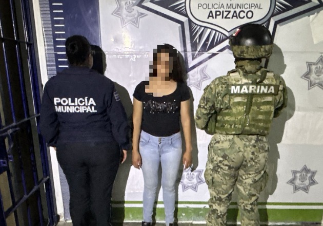Policía Municipal de Apizaco y Secretaría de Marina detienen a mujer por robo con violencia a panadería