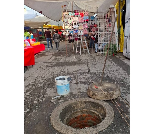 Gobierno de Chiautempan realiza acciones de desazolve en el Mercado Nuevo