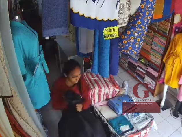 Captan en video a mujeres robando en negocio frente a mercado de Tlaxcala