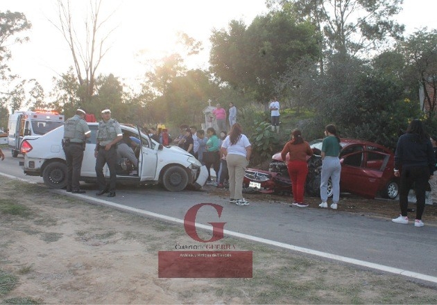 Brutal choque frontal en Tetlatlahuca deja dos heridos y caos vial
