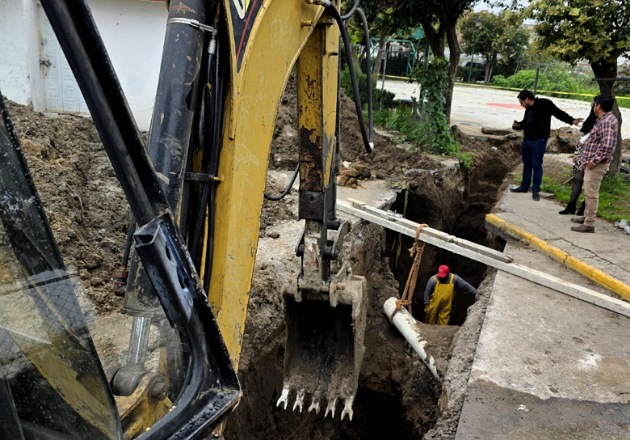 Gobierno de Chiautempan emprende reparación de socavón en calle Iturbide
