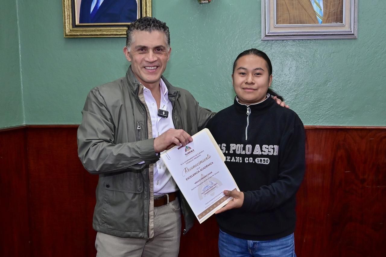 Alcalde Alfonso Sánchez García reconoce la excelencia académica de estudiantes del IPN