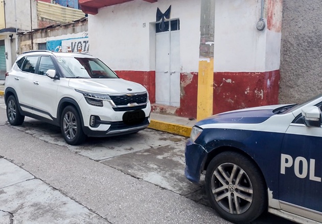Policía de Chiautempan asegura vehículo con reporte de robo