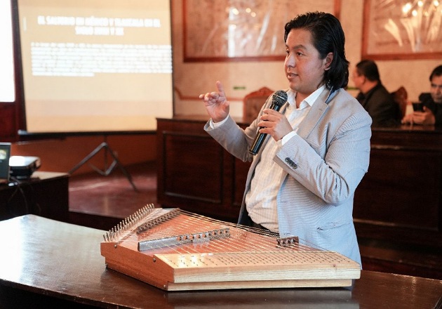 Acerca Ayuntamiento de Tlaxcala a ciudadanía conferencia que resalta al salterio como símbolo de identidad del estado