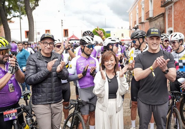 Acompaña Alfonso Sánchez García a gobernadora en premiación de L’Étape Tlaxcala by Tour de France