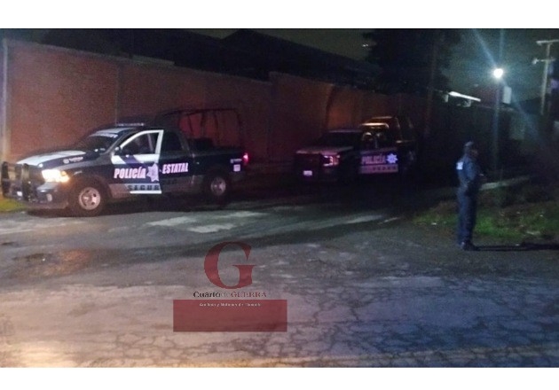Pobladores de Santiago Cuaula golpean a presuntos asaltantes de mujer