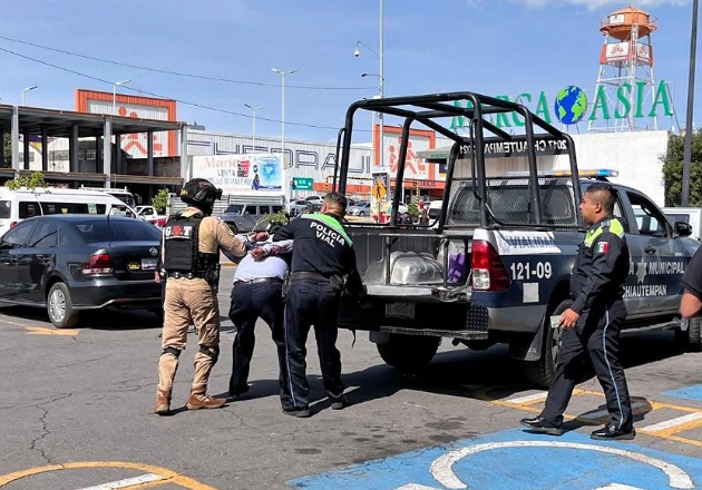 Policía de Chiautempan detiene a hombre por golpear a mujer