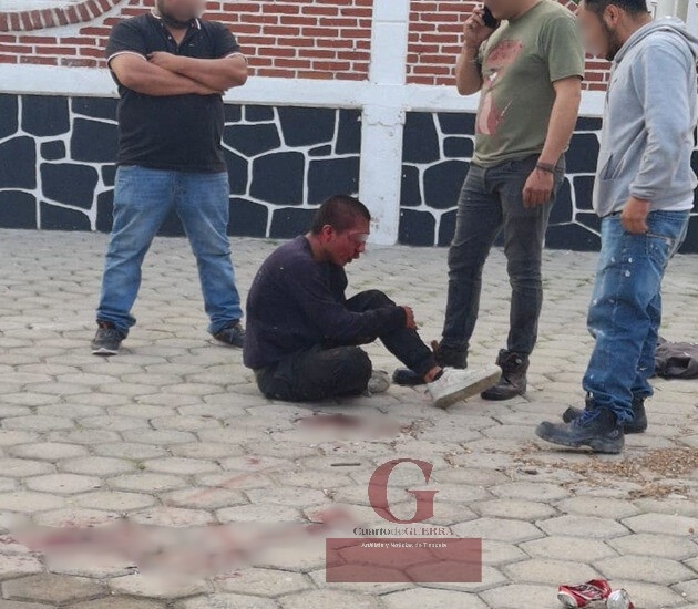 Evitan linchamiento en Tlaxcala: Rescatan a dos presuntos ladrones de moto tras brutal golpiza