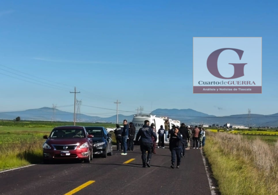 Hallan muertos a dos jóvenes en orilla de carretera en Tlaxco
