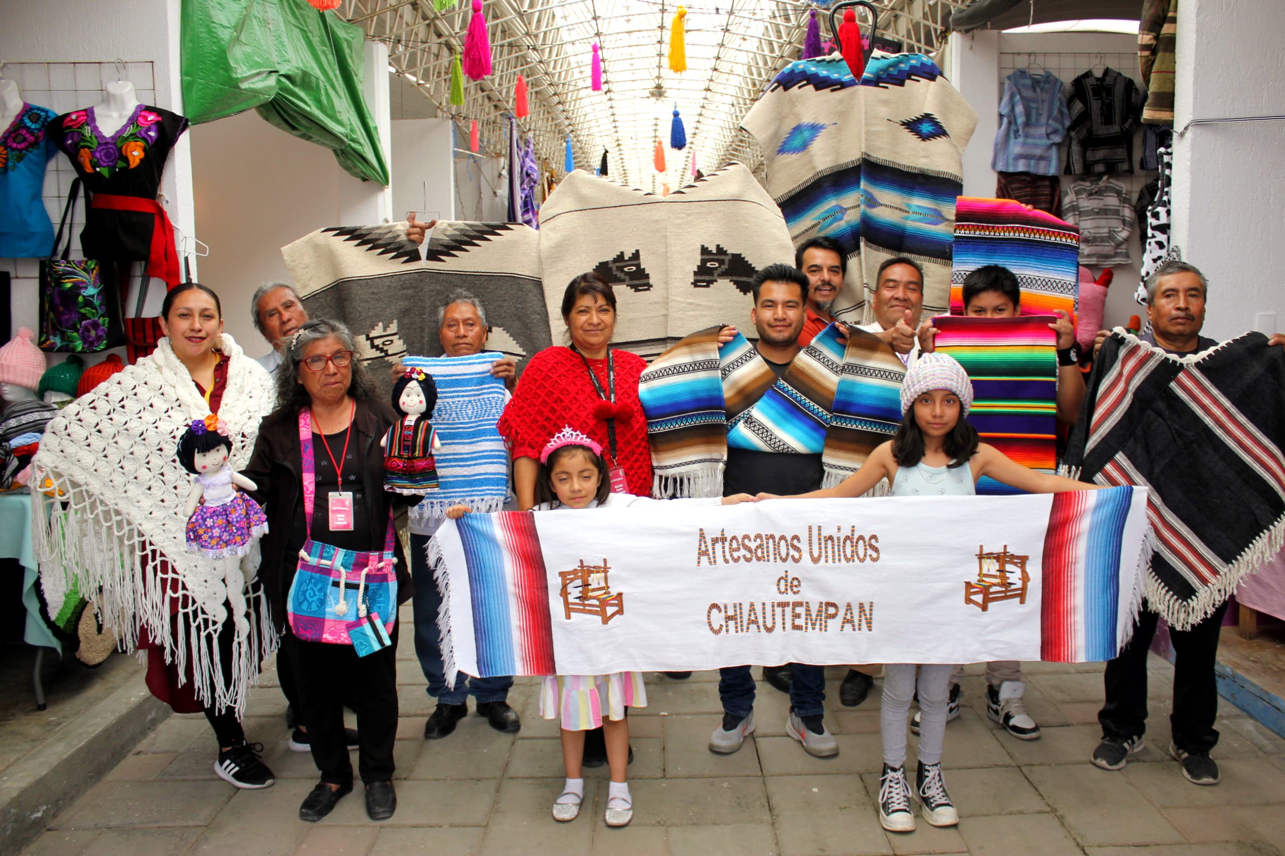 Artesanos agradecen a Blanca Angulo por espacios gratuitos en la Feria del Sarape