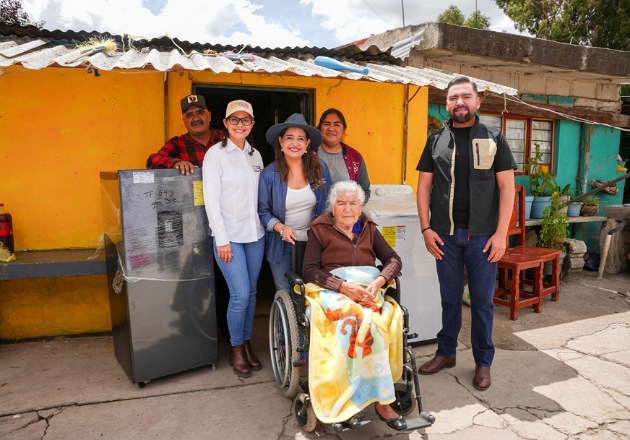 Gobierno del Estado apoya con electrodomésticos a familias afectadas por inundaciones en Benito Juárez