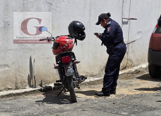 Par de motociclistas armados roban a mujer cuentahabiente en el centro de Tlaxcala