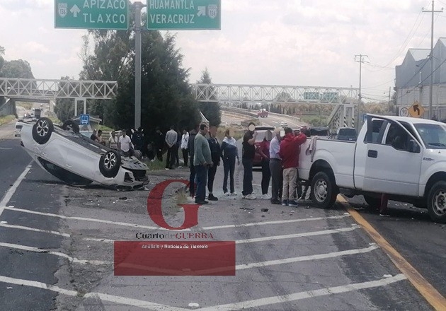 En carretera Apizaco-Huamantla, accidente deja al menos ocho heridos