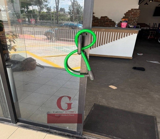 Roban en pizzería de Chiautempan; cortan malla ciclónica para ingresar