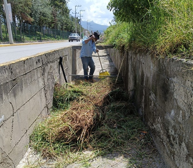 CAPAMH realiza limpieza del canal en Bulevar Cuamanco para prevenir inundaciones