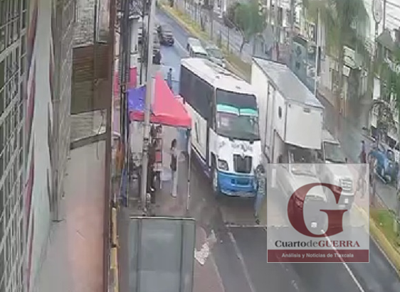 Microbús atropella a mujer en Mazatecochco