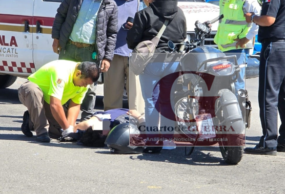 Motociclista se lesiona al caer de su unidad en la carretera Tlaxcala-Puebla