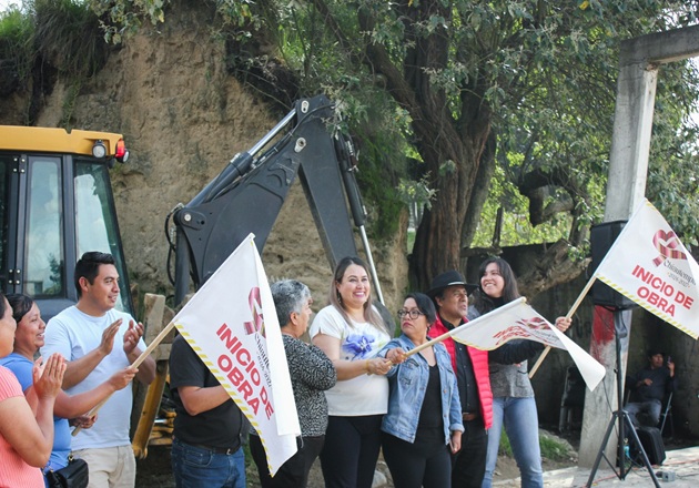 Blanca Angulo arranca obras en calles de Tlalcuapan y Xaxala