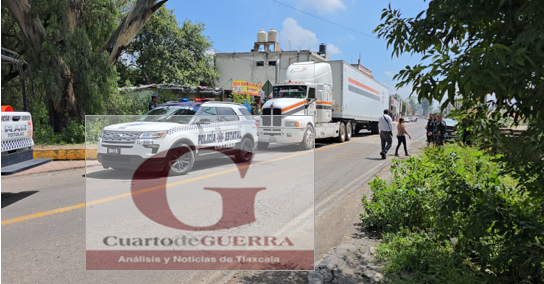 Detienen a dos hombres en Totolac y aseguran un tractocamión robado