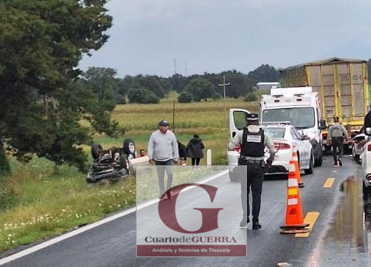 Aparatoso choque en Cuapiaxtla deja tres lesionados