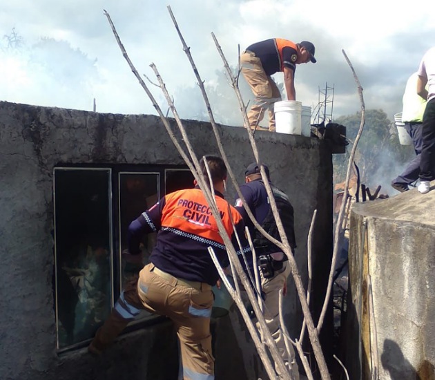 Protección Civil y Bomberos de Huamantla sofocan incendio en Ranchería Los Pilares