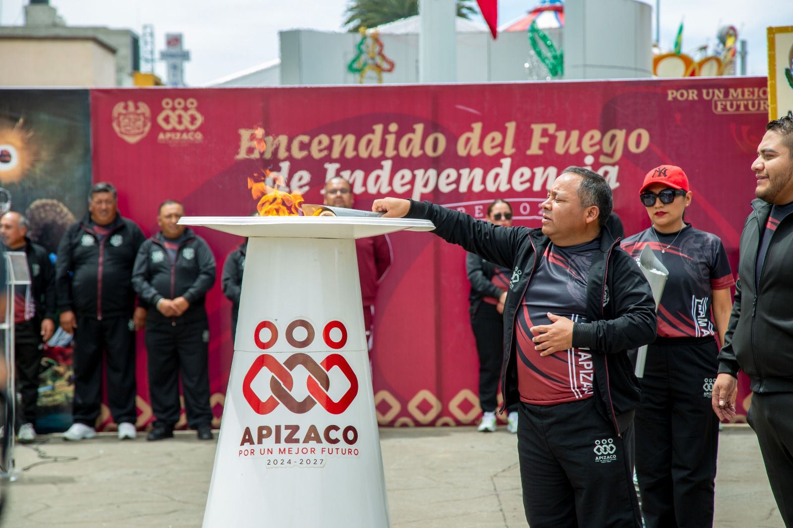 Javier Rivera enciende el espíritu patrio con el Fuego Simbólico de la ...