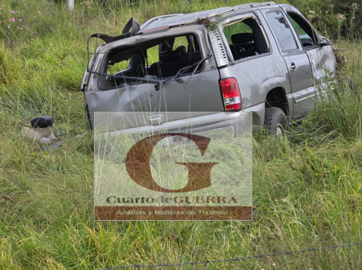 Choque fatal en Tzompantepec cobra la vida de una mujer; su hijo resultó gravemente herido