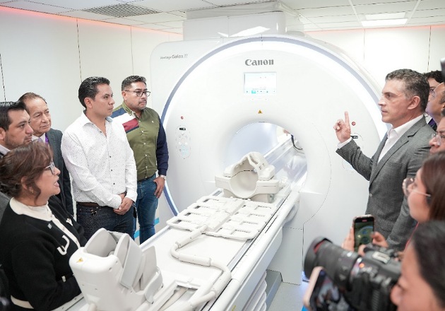Asiste Alfonso Sánchez García a inauguración de avanzado equipo de resonancia magnética en Itaes