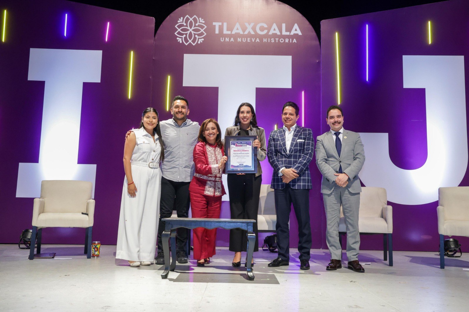 Servidores públicos juveniles, protagonistas de la nueva historia de Tlaxcala: Gobernadora