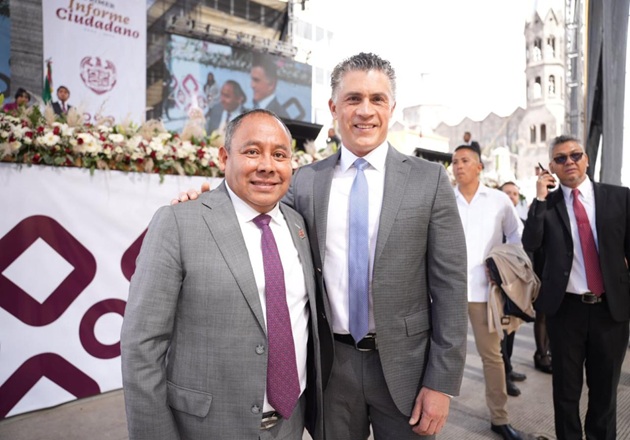 Asiste Alfonso Sánchez García a primer informe de su homólogo de Apizaco, Javier Rivera Bonilla
