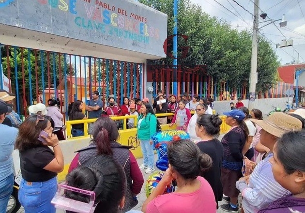 Exigen destitución de directora de kinder en San Pablo del Monte por obstaculizar seguridad y ostentar dos cargos