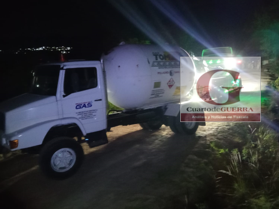 Golpe al huachicoleo: Aseguran pipa con capacidad para 10 mil litros cerca de ductos de Pemex en Calpulalpan