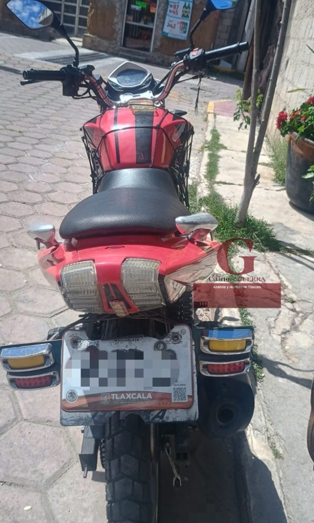 Roban motocicleta con violencia en Chiautempan; víctima denuncia retraso en atención de la Policía Municipal
