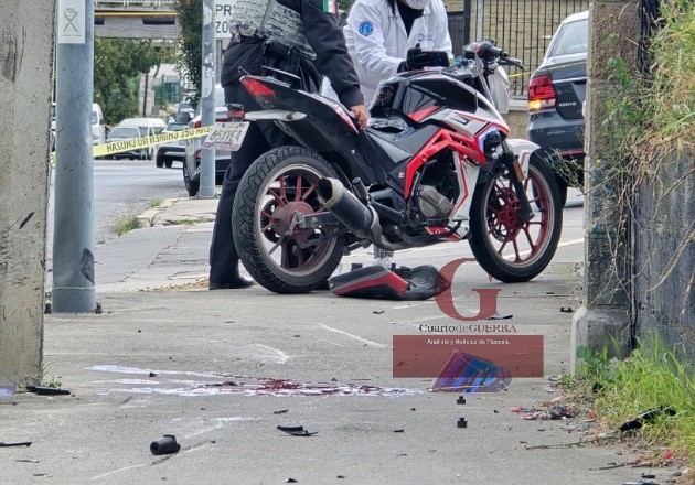 Joven motociclista muere tras brutal impacto en la Santa Ana-Ocotlán; viajaba a exceso de velocidad