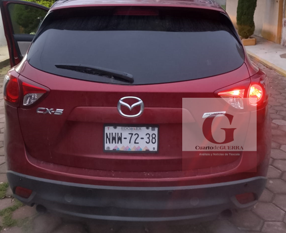 Roban violentamente camioneta Mazda en gasolinera de Nanacamilpa