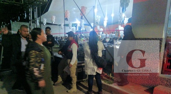 Trabajador de grupo musical muere electrocutado por cables de alta tensión durante fiesta en Contla