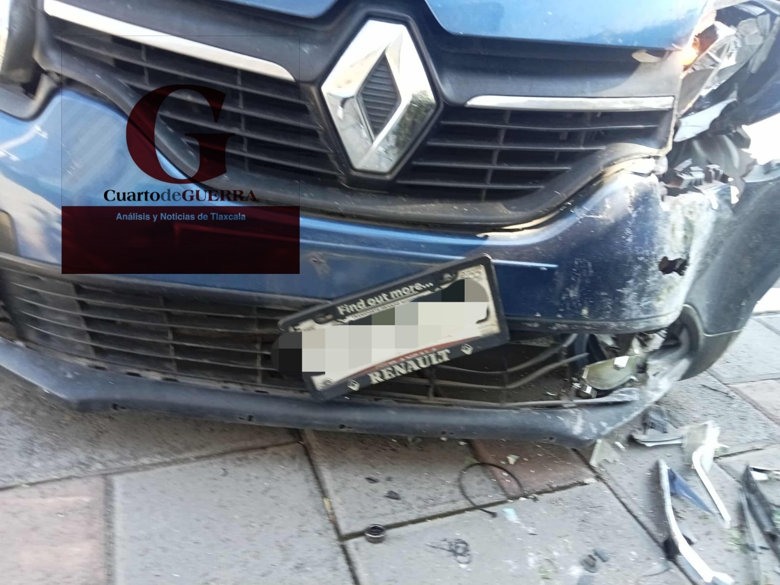 Exsecretaria de Ayuntamiento de Amaxac choca auto contra vivienda; presumen ebriedad